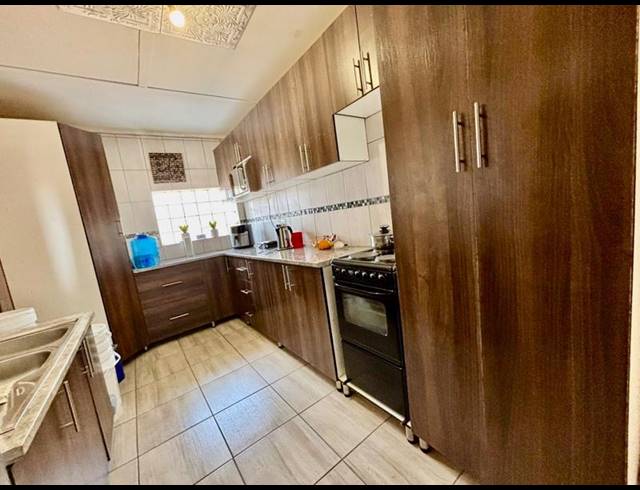 3 BEDROOM HOUSE FOR SALE IN VANDERBIJLPARK CW 5